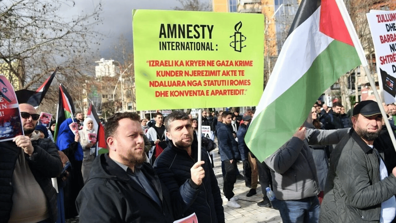 Arnavutluk'ta "siyonist dostu" Başbakan'a öfke seli!