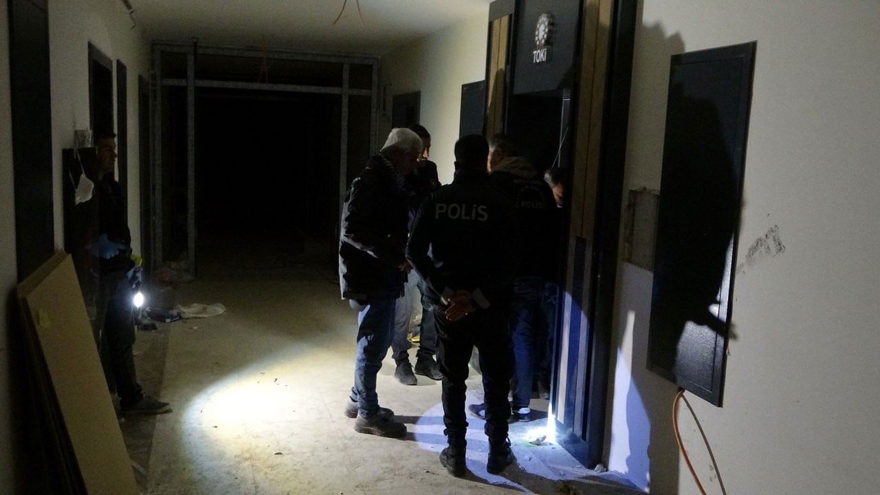 Asansör boşluğuna düşen işçi ağır yaralandı