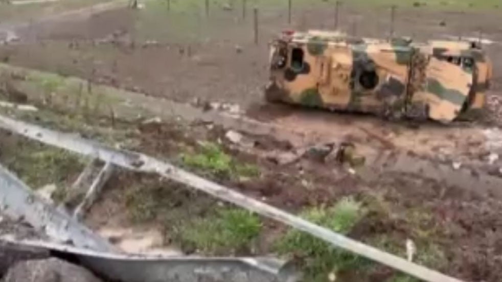 Askeri araç yoldan çıkıp devrildi 10 asker yaralandı