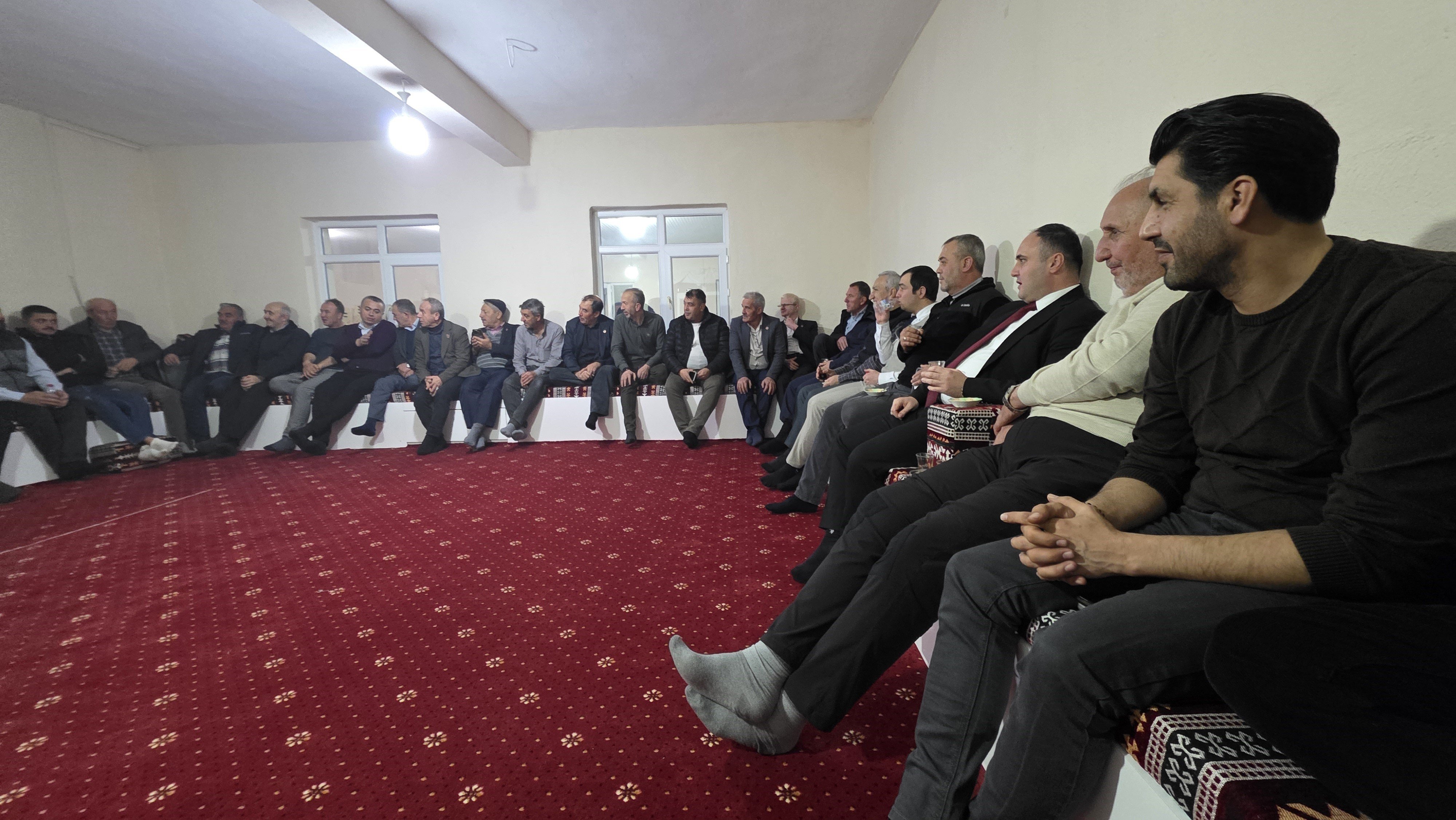 Aslanapa’da muhtarlar aylık toplantıda bir araya geldi