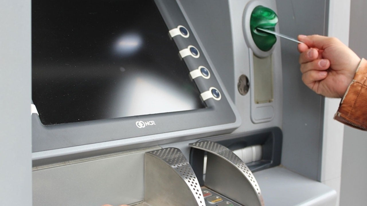 ATM’de kalan 5 bin lira için herkes seferber oldu