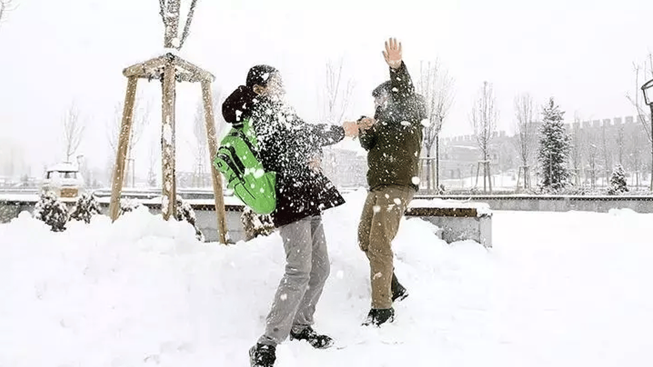 Avcılar'da okullar tatil edildi mi? 2 Ocak 2026 okullar tatil mi?