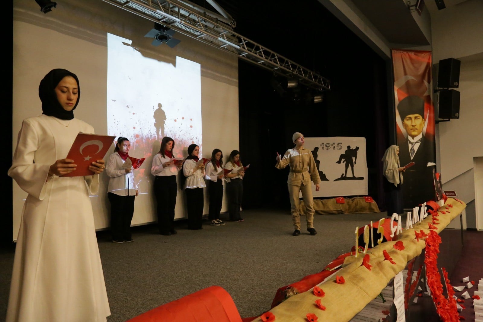 Avrasya Üniversitesi’nde "Toprak Susmaz" Oratoryosu ile Çanakkale Ruhu Yaşatıldı