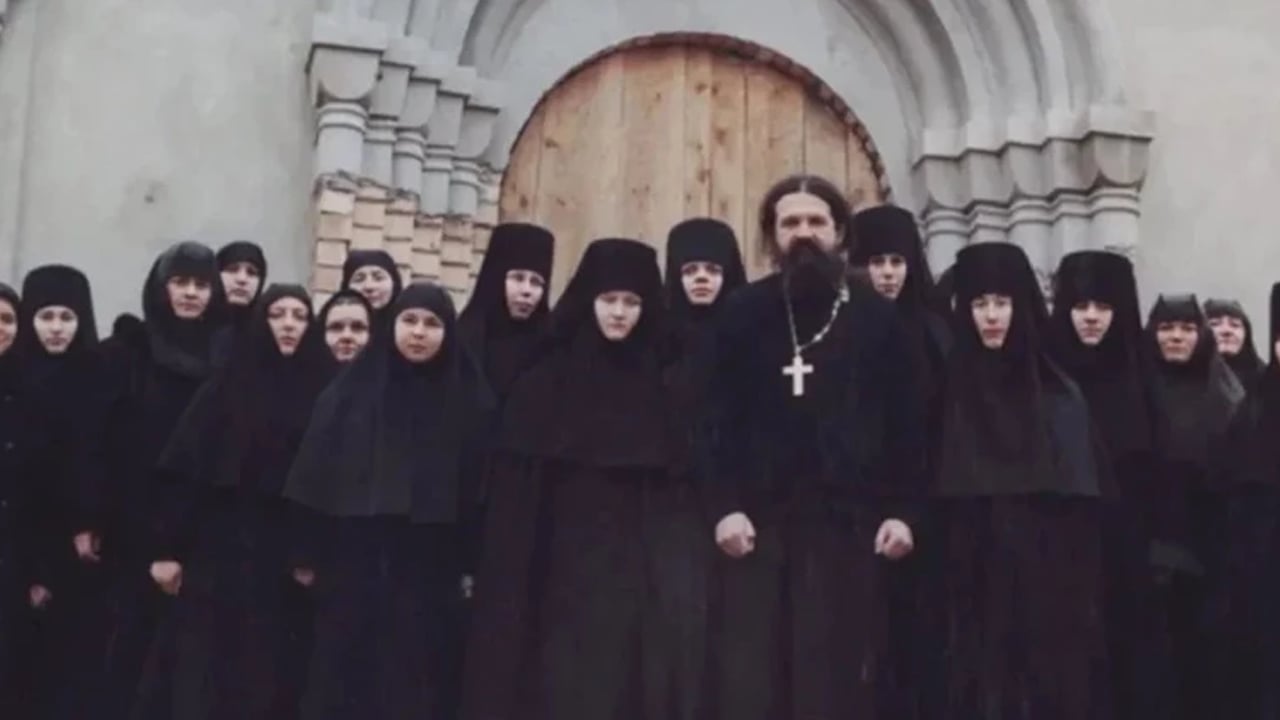 Avrupa’da casus rahibeler alarmı!