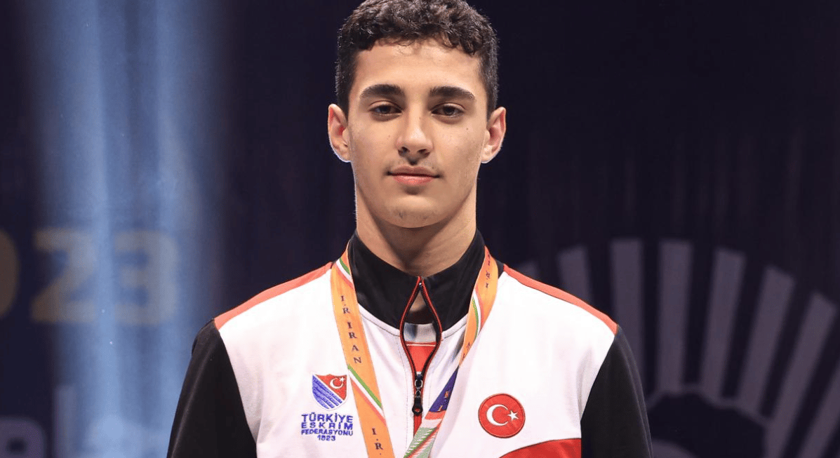 Avrupa'dan sonra Dünya şampiyonluğu: Milli eskrimci Yaman'dan altın madalya