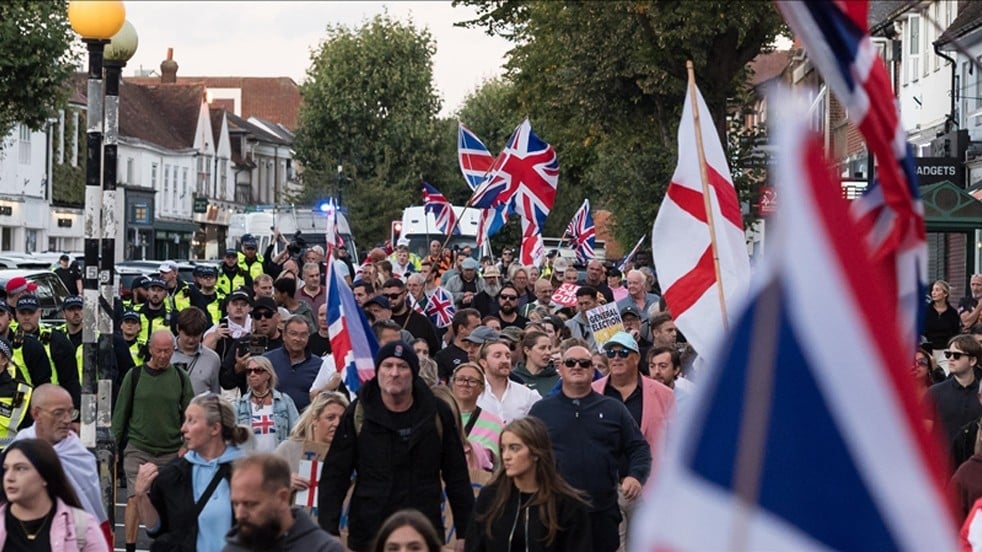Bak sen şu İngilizlere! Göçmen ve Müslüman karşıtı gösteri düzenlediler