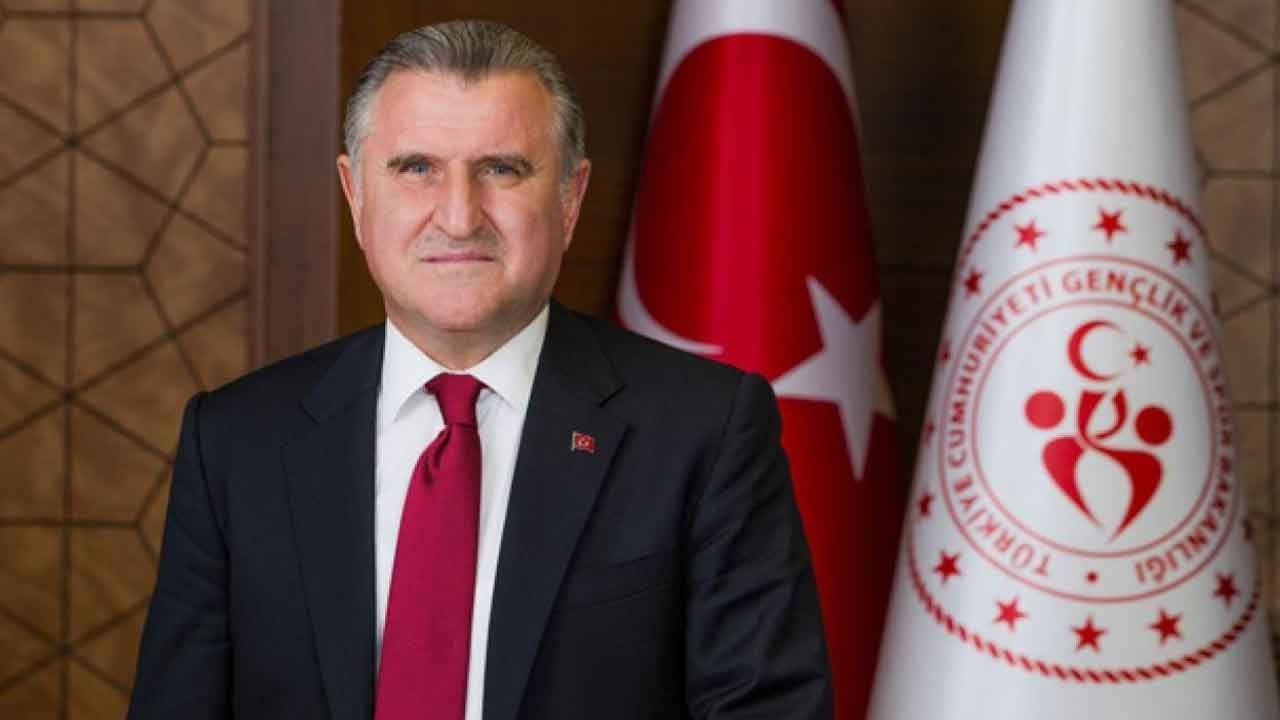 Bakan Bak, Furkan Özbek'i tebrik etti