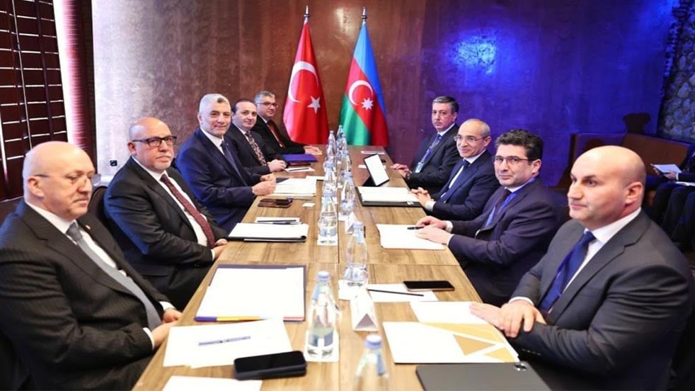 Bakan Bolat, Azerbaycan Ekonomi Bakanı Cabbarov ile bir araya geldi