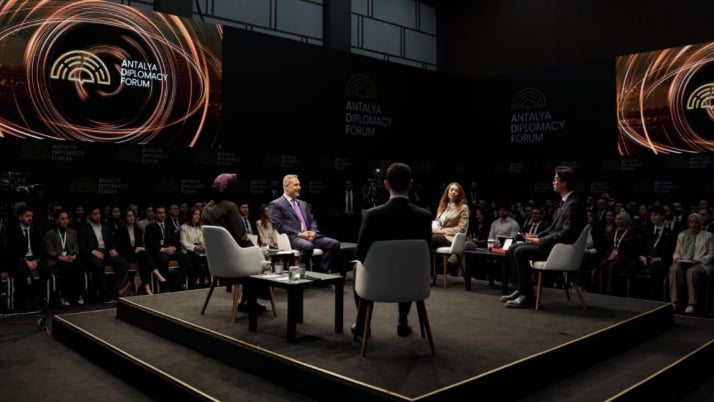 Bakan Fidan gençlerle buluştu: 'ADF Youth' etkinliğinde gelecek vizyonu konuşuldu