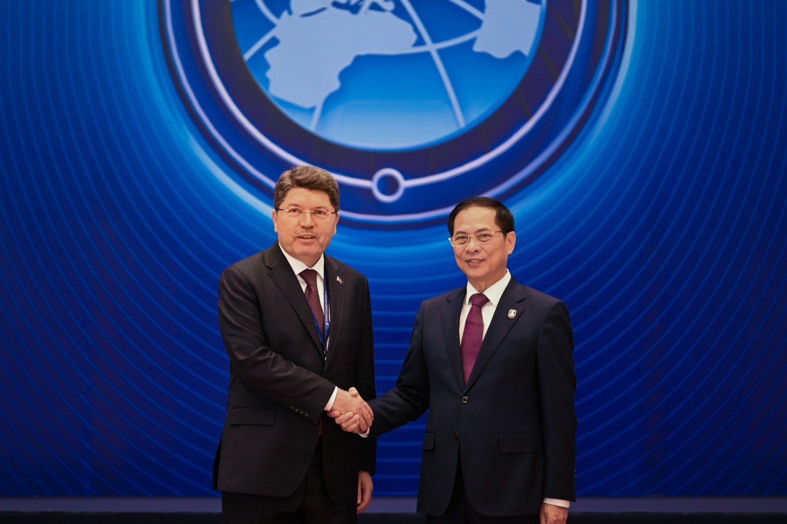 Bakan Tunç Gazze’deki soykırım zulmünü dünyaya haykırdı!