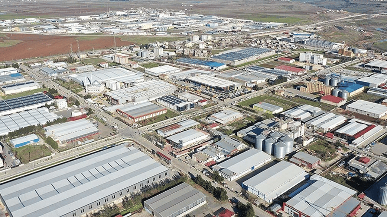 Bakan'a açıkça sordu: 'AK Parti döneminde fabrikalar azaldı mı?'