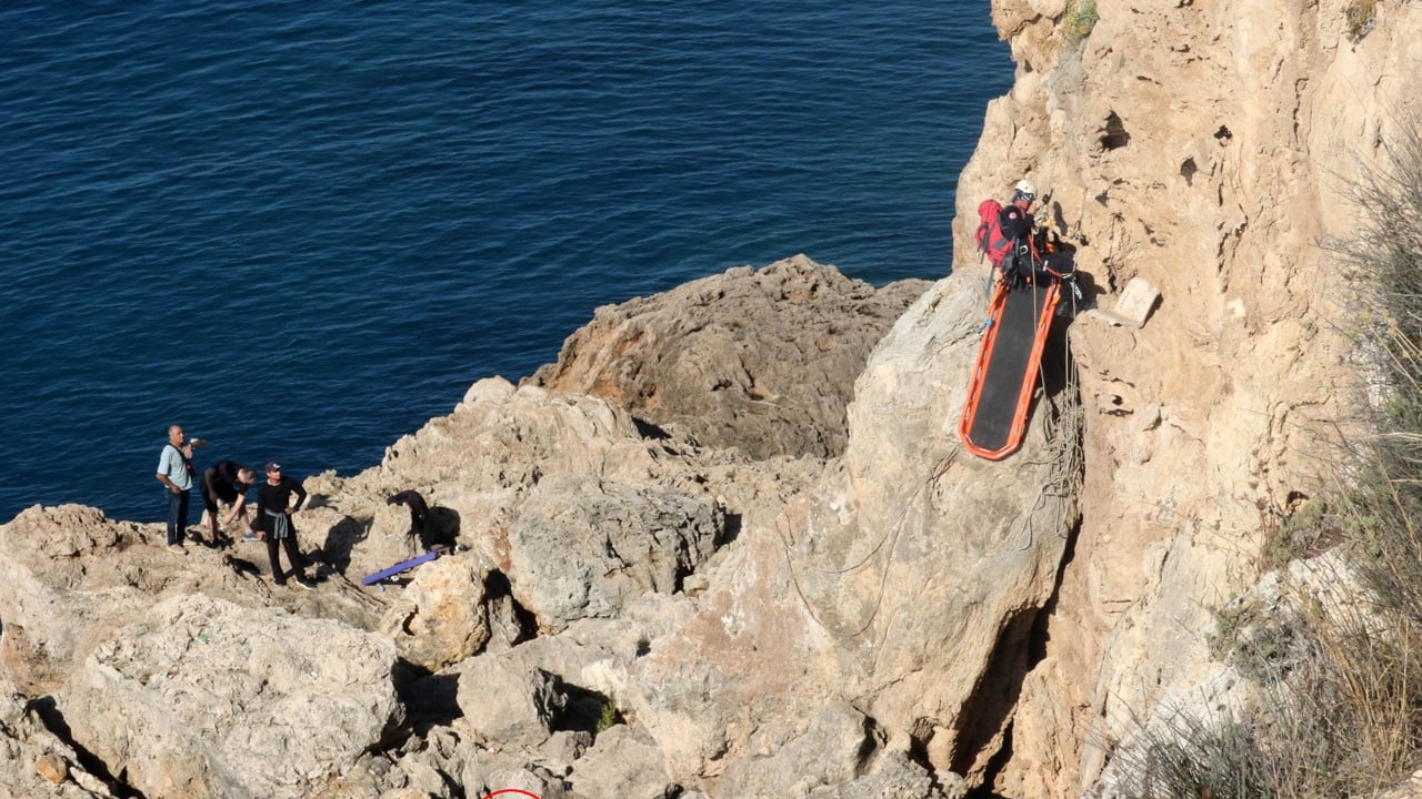 Balık tutmaya inenler cesetle karşılaştı!