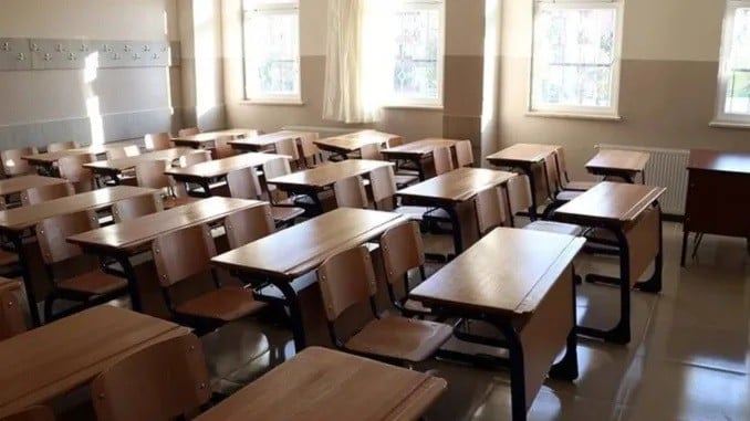 Balıkesir'de 6.1 Büyüklüğünde Deprem Sonrası il genelinde okullar 1 gün tatil edildi!