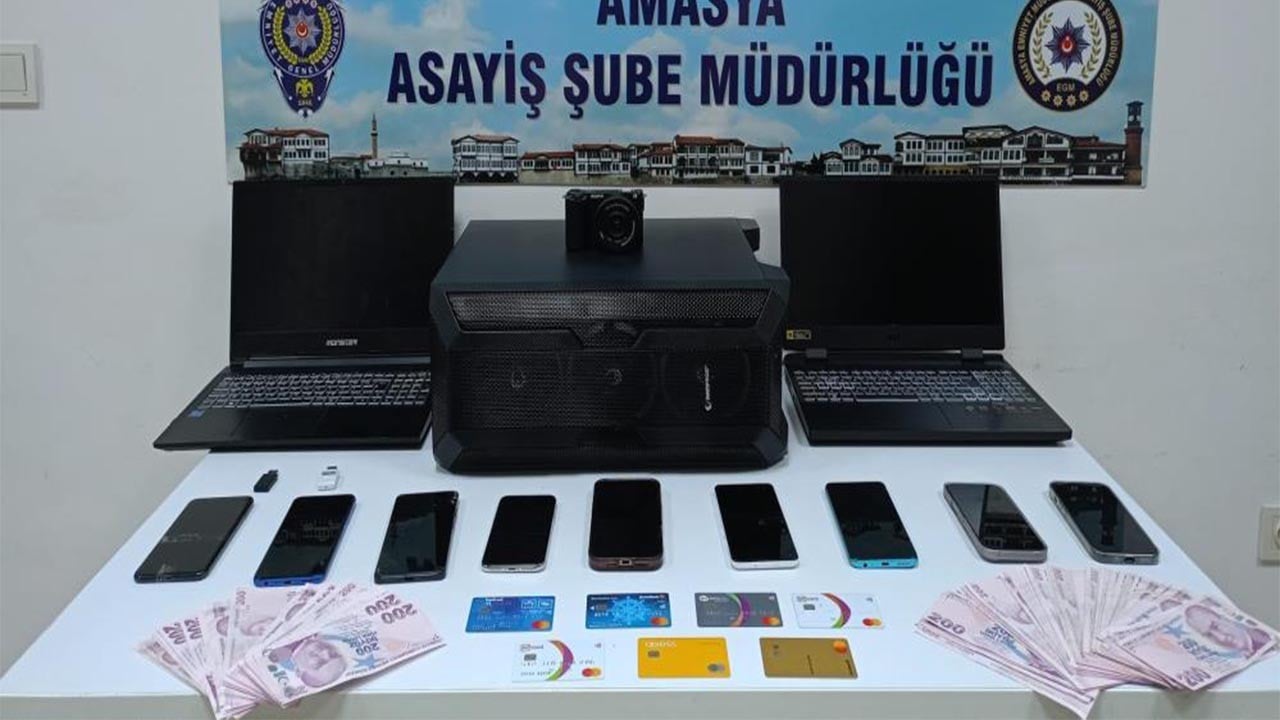 Bankacı ve matbaacı şaşırttı Kredi kartı kopyacılarından büyük vurgun