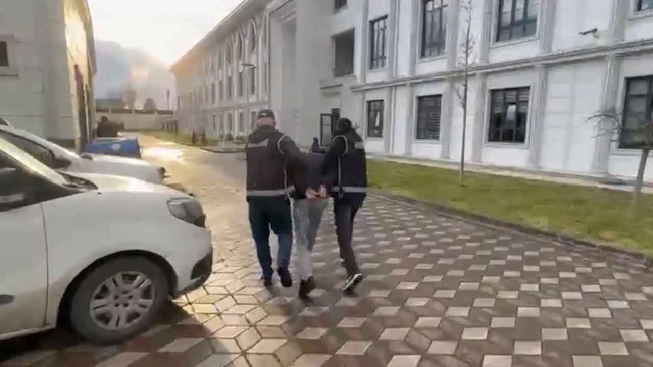 Başiskele'de korku dolu anlar! Oto galeriye el bombalı saldırı düzenleyen çete kıskıvrak yakalandı!