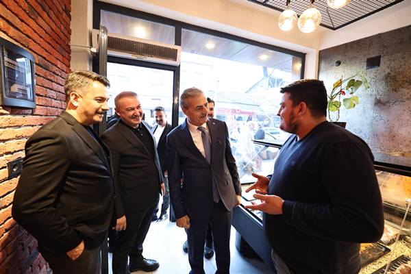 Başkan Alemdar, Taraklı’da vatandaşlarla buluştu: "İlçemizin dokusuna uygun 2 yeni proje için hazırlıklarımızı tamamlıyoruz"