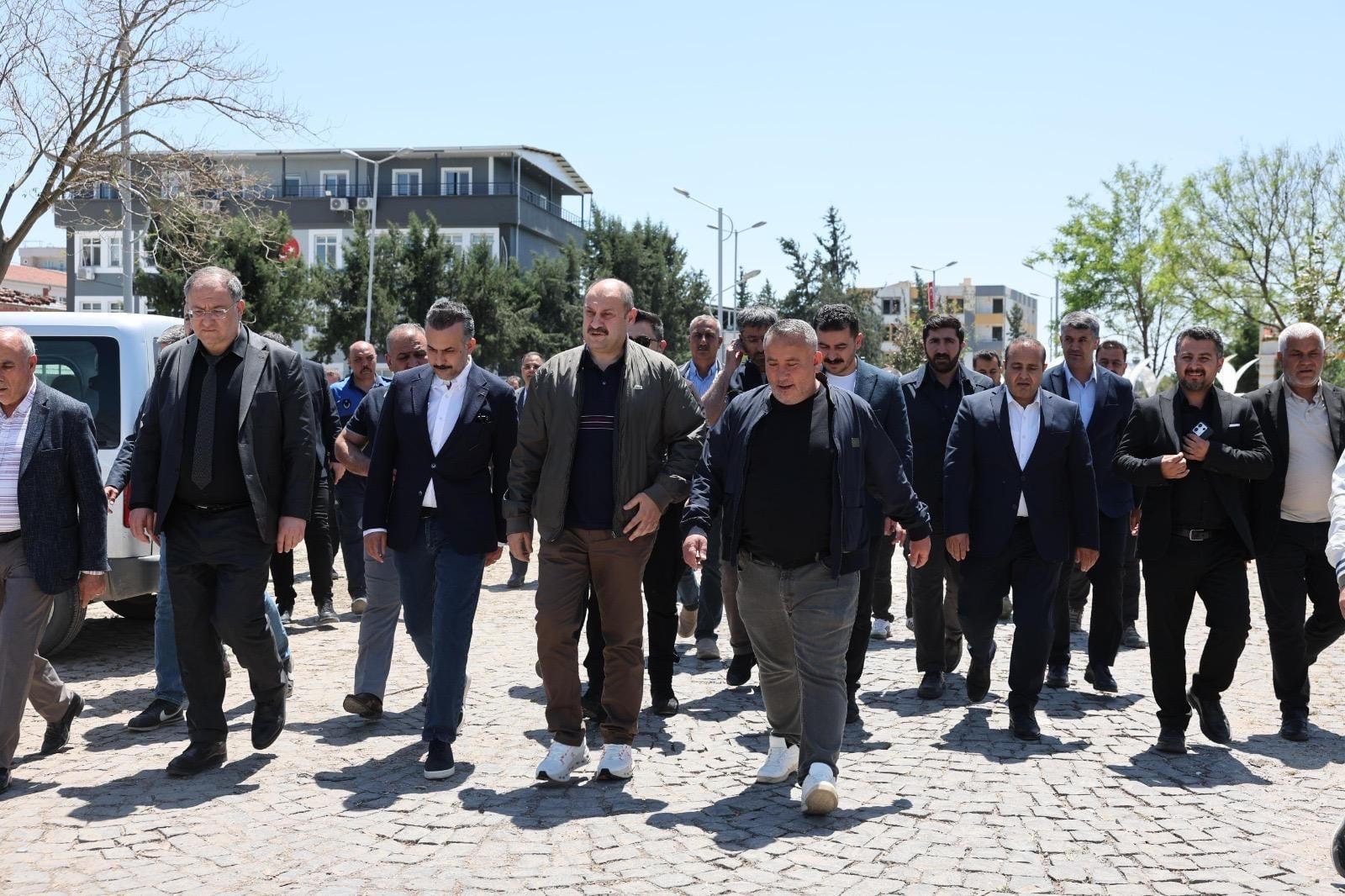 Başkan Gülpınar Birecik'te esnafı ve vatandaşları ziyaret etti