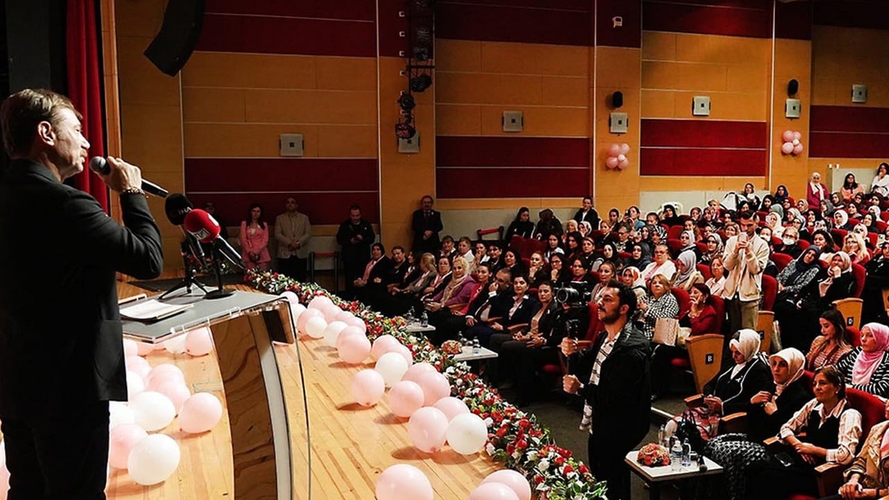 Başkan motosiklete bindi, meme kanserine dikkat çekti