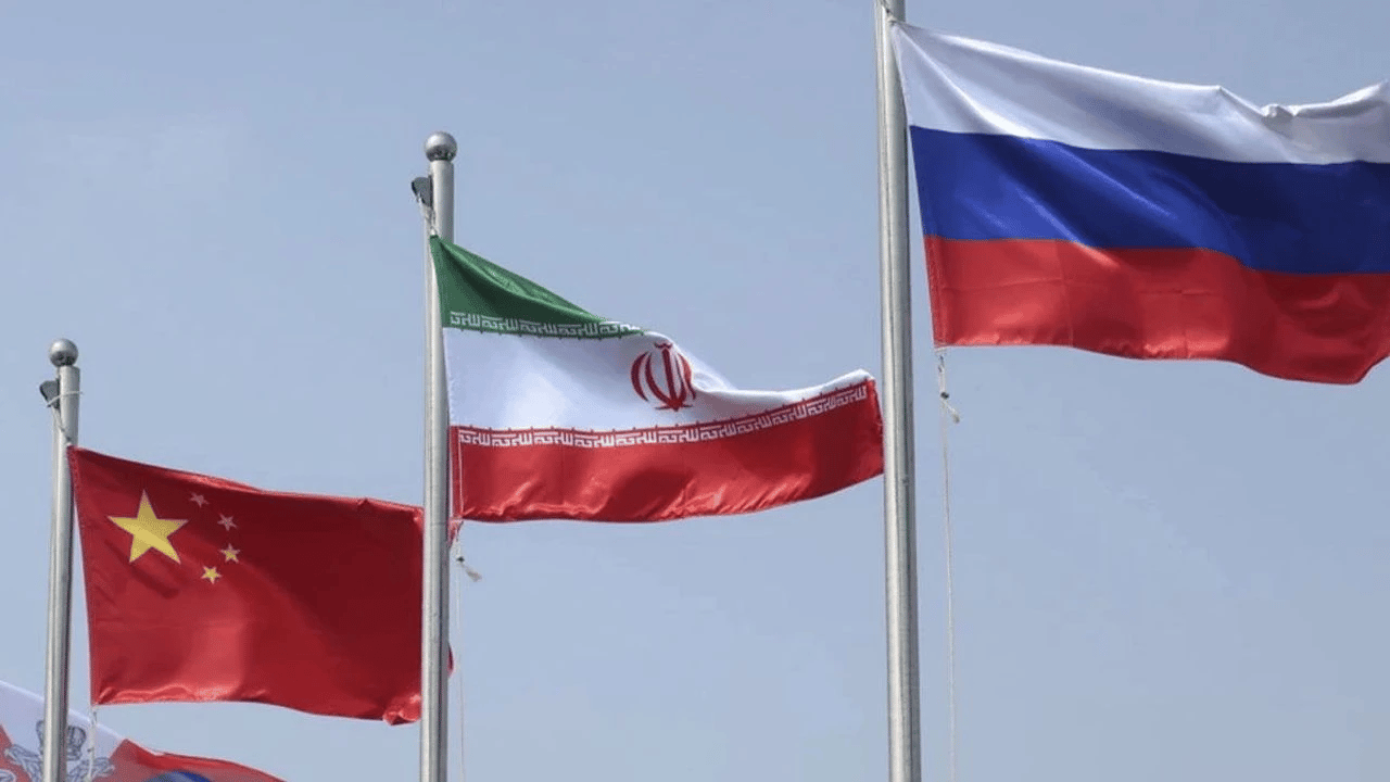 Batı medyası: Rusya ve Çin Trump'ın İran şovunu izliyor