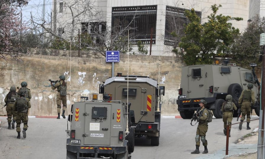 Batı Şeria’da siyonist terörü devam ediyor: Direksiyon başındaki Filistinliyi katlettiler!