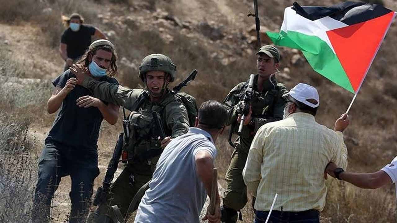 Batı Yaka'da bitmeyen zulüm! Baba ve oğulları gözaltında