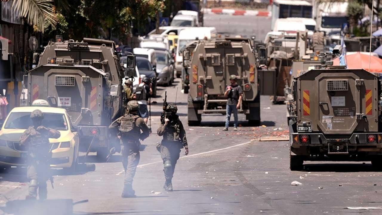 Batı Yaka'da Filistinlilere ait arazilere çöktüler