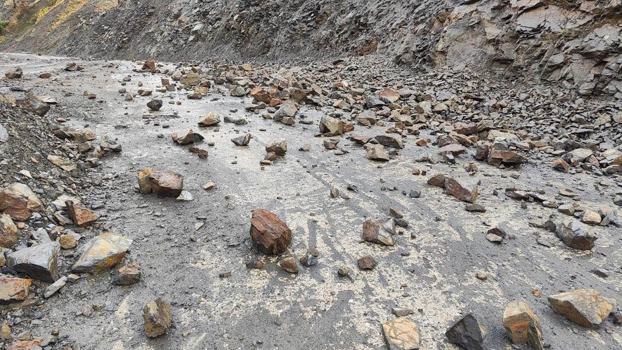 Batman'da sağanak felaketi: 40'ı aşkın köy yolu heyelan nedeniyle kapandı