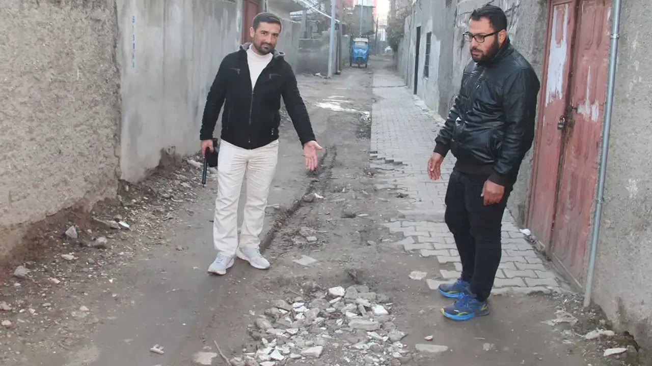 Batman'da yol tepkisi: Altyapı sonrası yollarımız unutuldu!