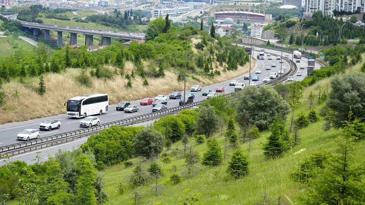 Bayram dönüşünde beklenen kaos yaşanmadı! İstanbul yönündeki trafik akıcılığını gün boyu korudu