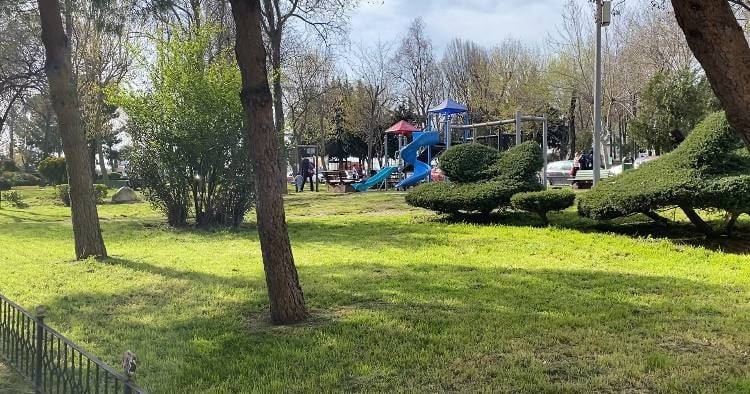 Bayrampaşa'da sopalarla çocuk darbeden 2 şüpheli tutuklandı