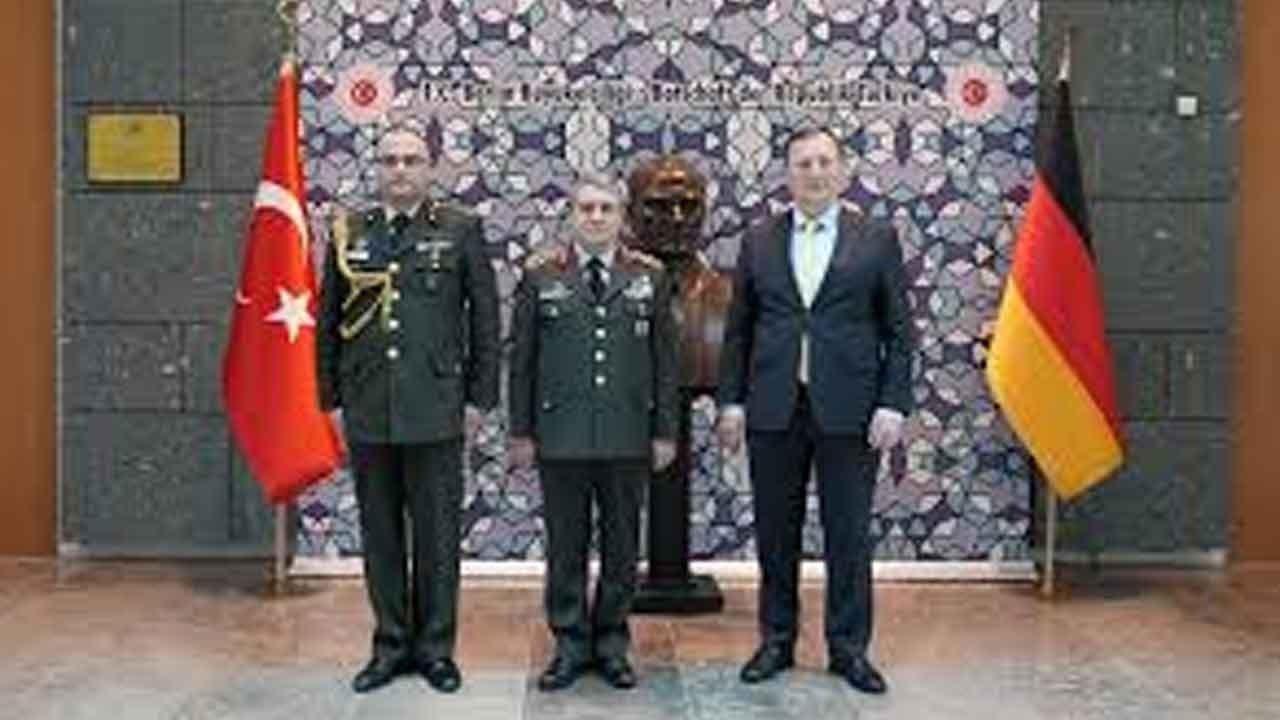 Berlin'de askeri tören ve dev zirve! Orgeneral Bayraktaroğlu Almanya'da
