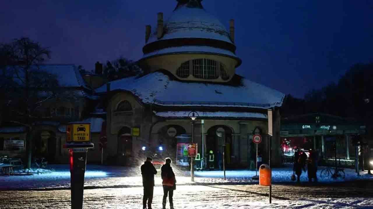 Berlin’de elektrik geri geldi: On binlerce hane günler sonra aydınlığa kavuştu