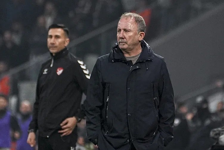 Beşiktaş’ta Sergen Yalçın fırtınası! Yeni transferler Başakşehir karşısında görücüye çıkıyor