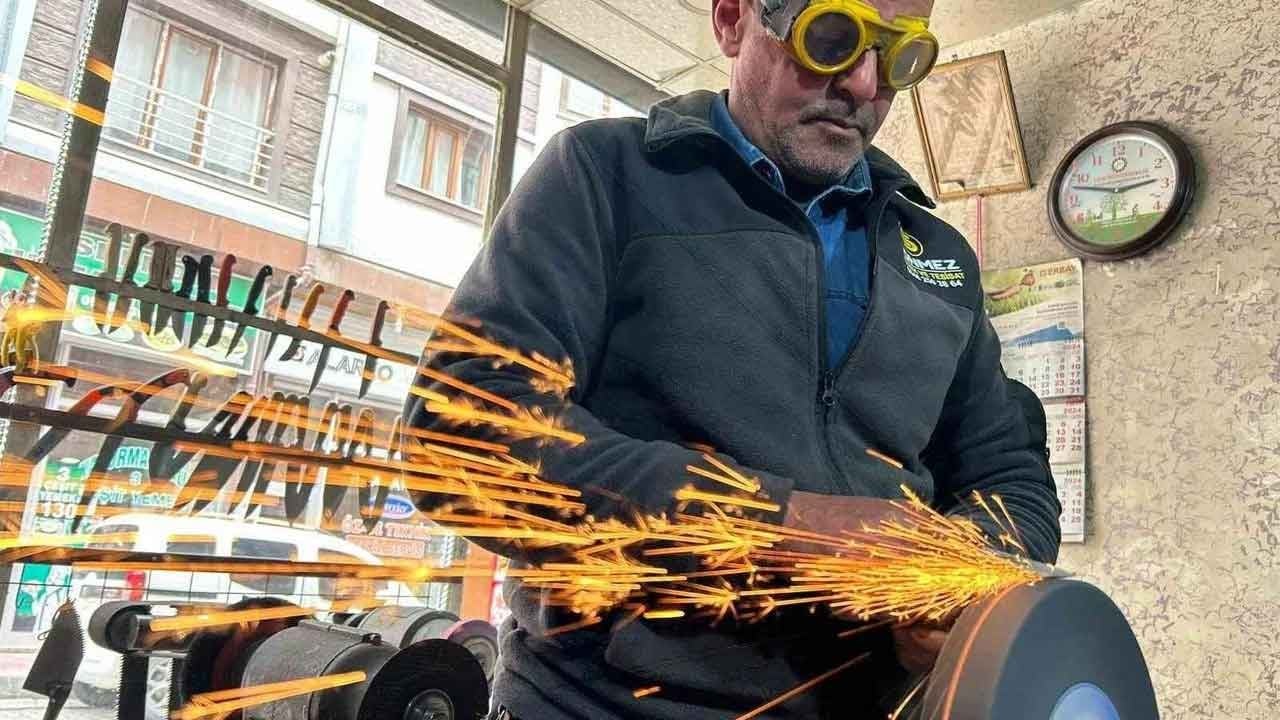 Bıçak fiyatları cep yakıyor! Vatandaş yeni bıçak almak yerine eskisini biletmek için kuyruğa girdi!