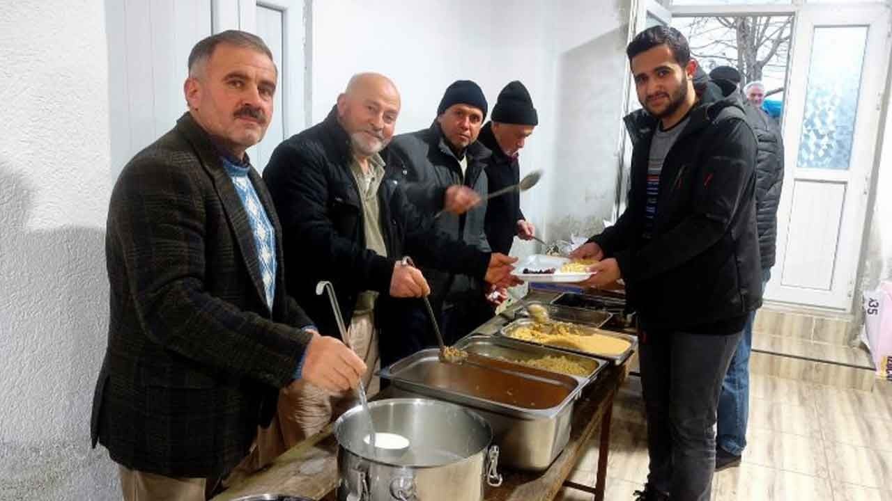 Bilecik’te 20 yıllık gelenek: Sarıdayı köyünde iftar sofraları hiç boş kalmıyor!