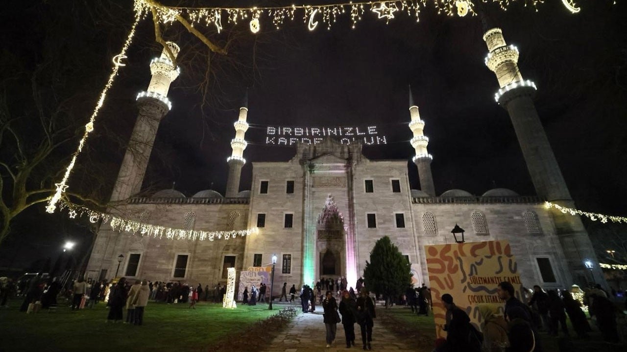 Binlerce çocuk Ramazan sevincini birlikte yaşadı! Süleymaniye’de çocuk iftarı