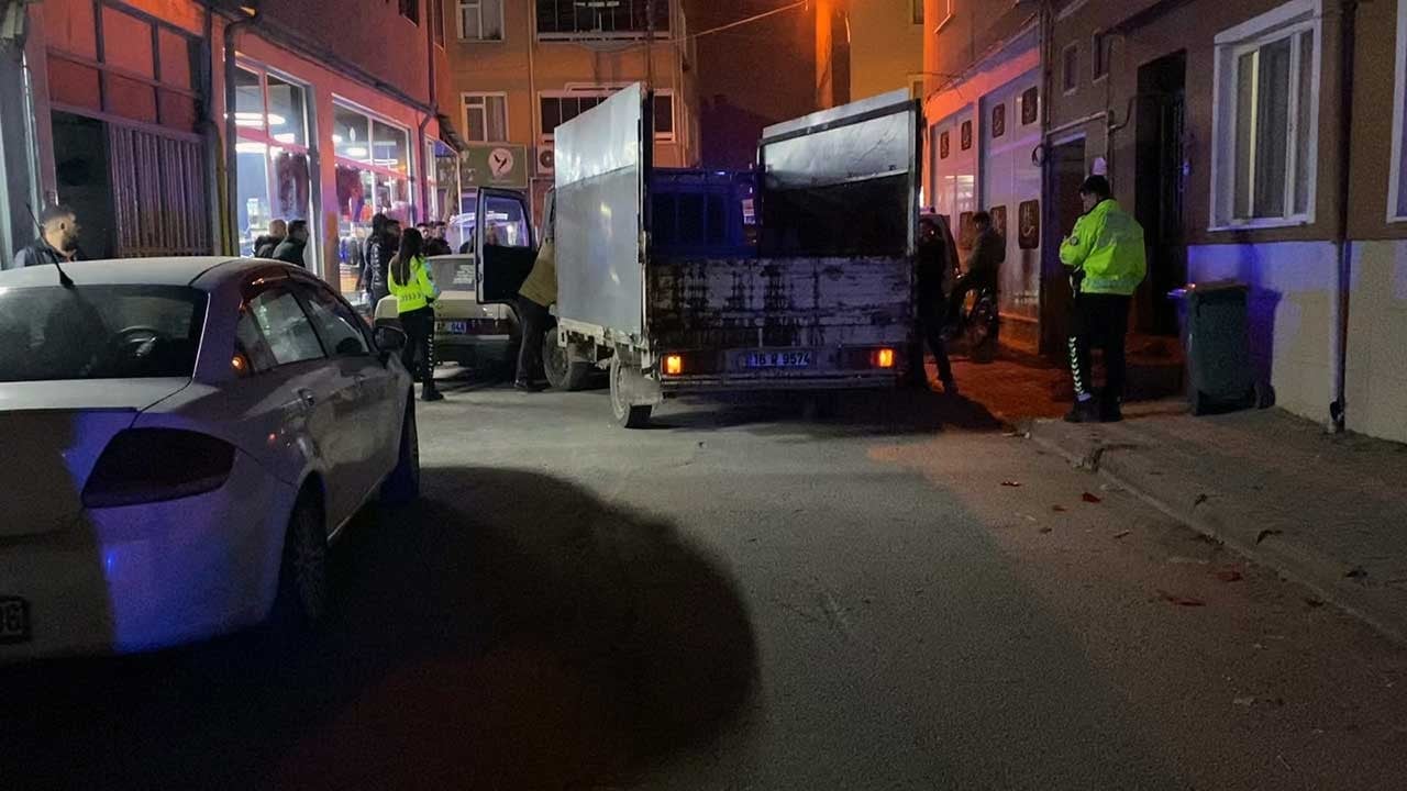 Bir alkol rezaleti daha! 3 araca çarpıp kaçan kamyonetin alkollü sürücüsü, yakalandı