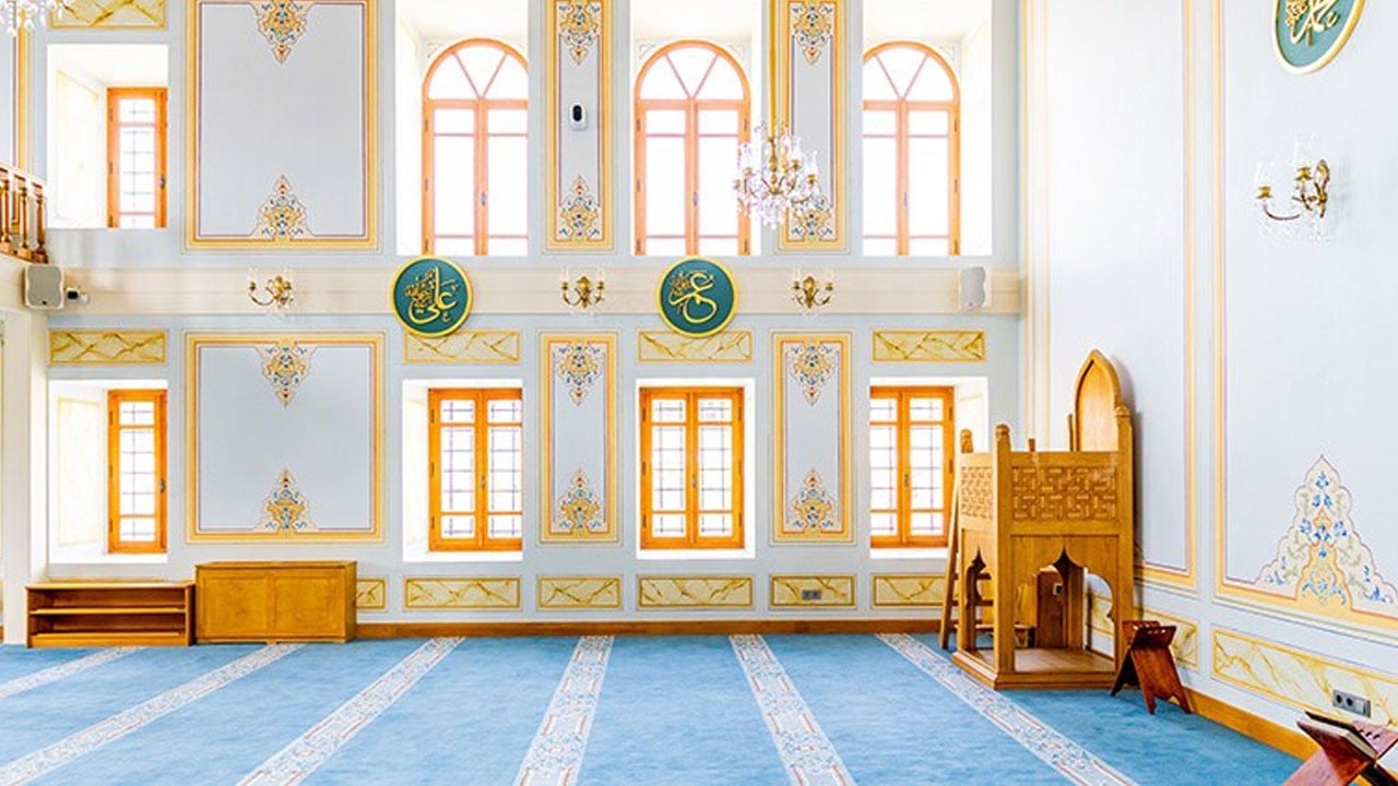 Bir asırlık sessizlik sona erdi! Fatma Sultan Camii yeniden ibadete açıldı