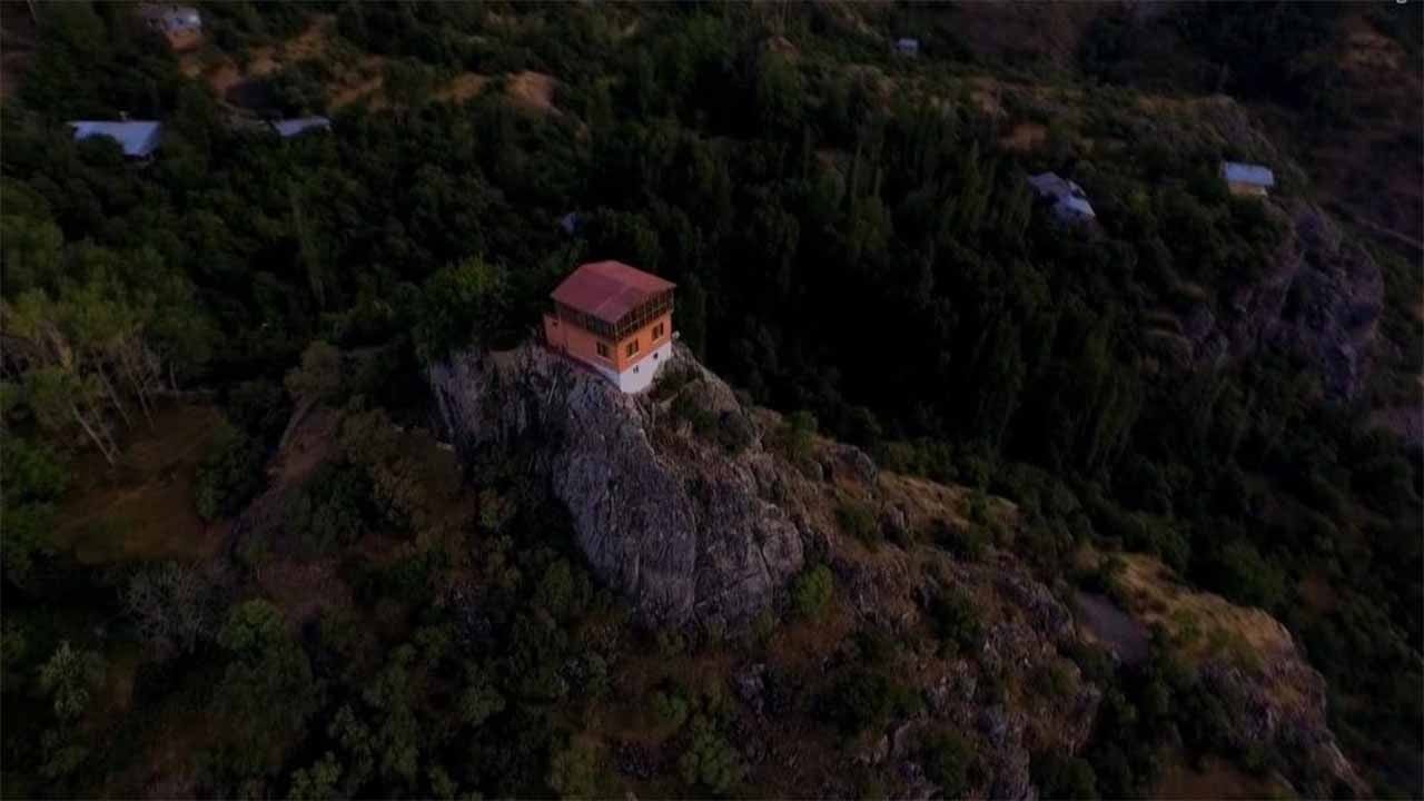 Burada yaşamak yürek ister Simge ev satışa çıktı