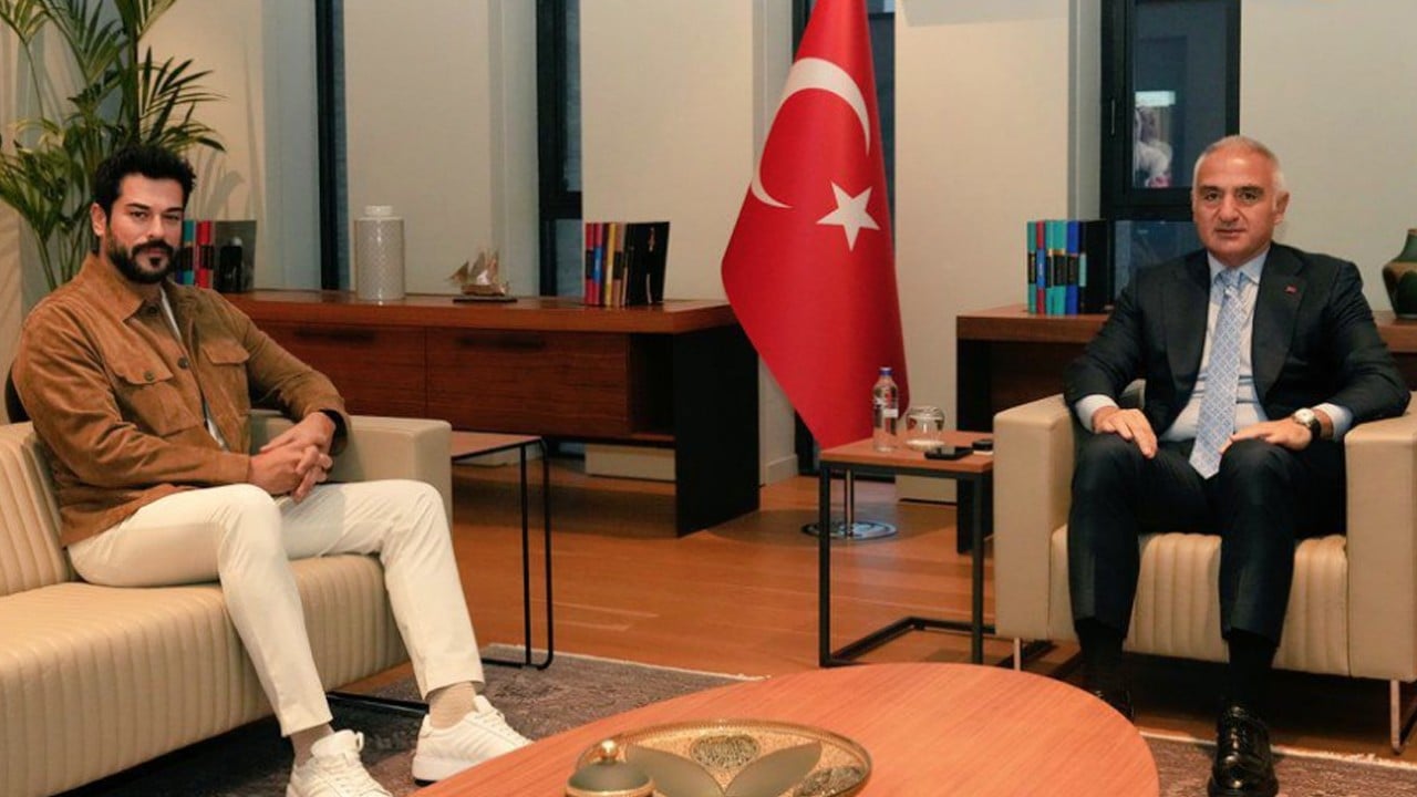 Burak Özçivit’ten Bakan Ersoy’a ziyaret