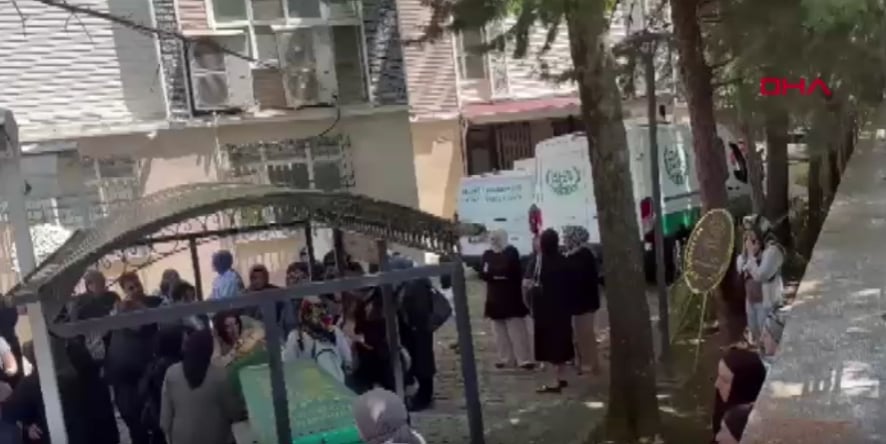 Bursa'da feci ölüm! Ev temizliği yaparken pencereden düşen yaşlı adam toprağa verildi!