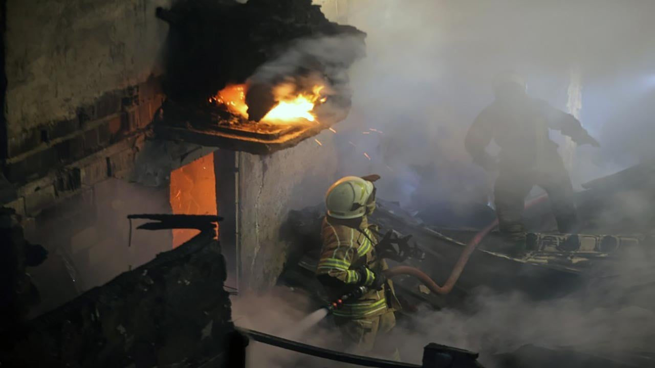 Bursa'da korkunç yangın! 1 kişinin cesedi bulundu