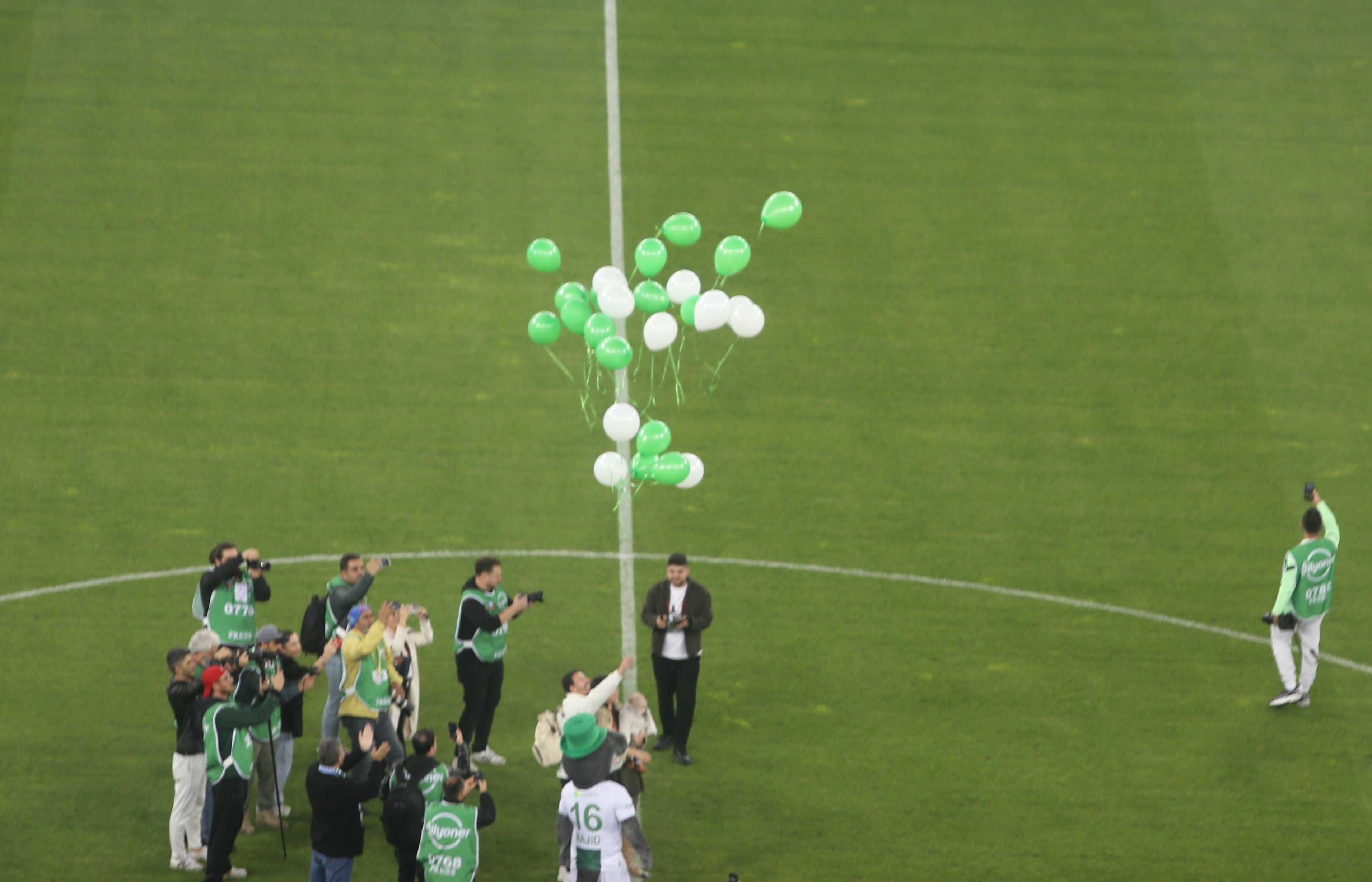 Bursaspor taraftarları minik Çağan Ata'nın mücadelesini kutladı