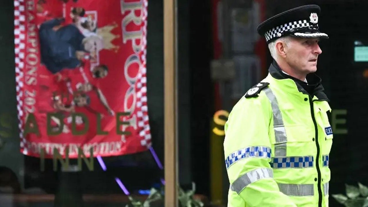 Çalışıyormuş gibi yaparak bilgisayarını hep açık bırakan polis kovuldu