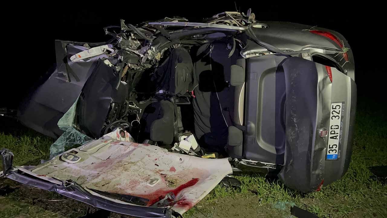 Çanakkale'de dur ihtarına uymayan sürücü dehşet saçtı! Ters yönde kafa kafaya çarpışma: 5 ölü