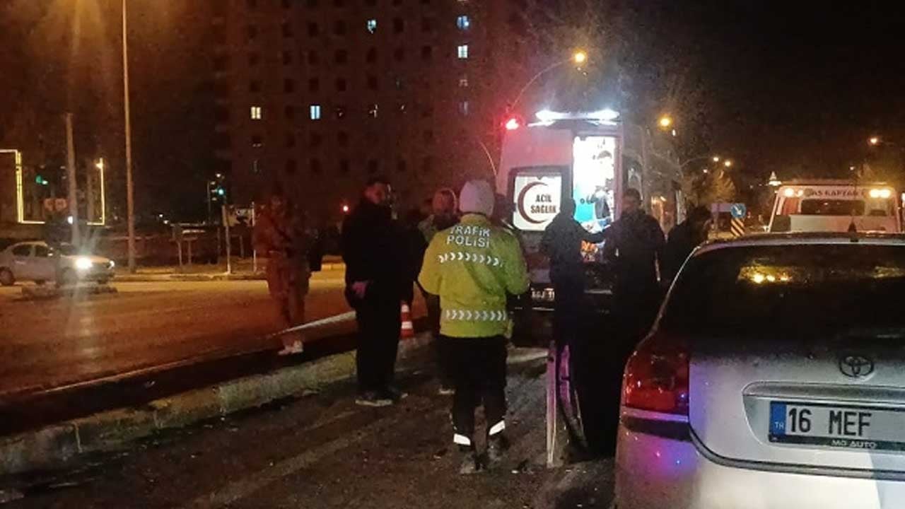 Çekiciye çarpan otomobilin sürücüsü yaralandı