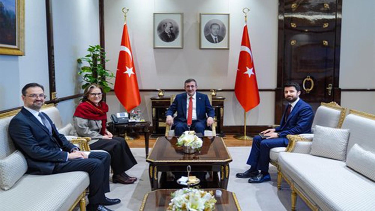 Cevdet Yılmaz, Brezilya Büyükelçisi Santos'u kabul etti