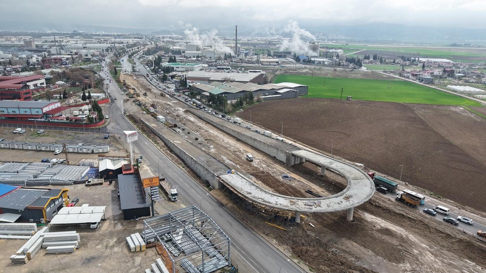 Çevre Yolu’nda Ulaşımı Rahatlatacak Kavşak Hızla Yükseliyor