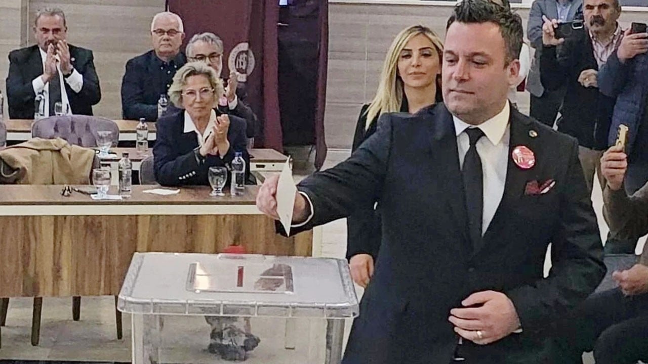 CHP’li başkan rüşvetten uzaklaştırılmıştı! Kuşadası’nda seçimi yine CHP kazandı