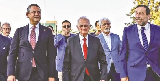 CHP’nin i̇ki başlı tiyatrosu ve kürsüden yükselen darbe çığırtkanlığı